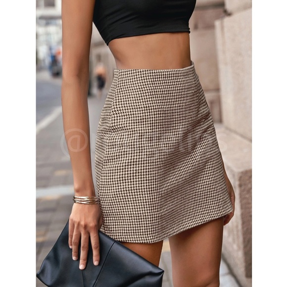 Houndstooth Khaki Tan Mini Skirt - Picture 1 of 15